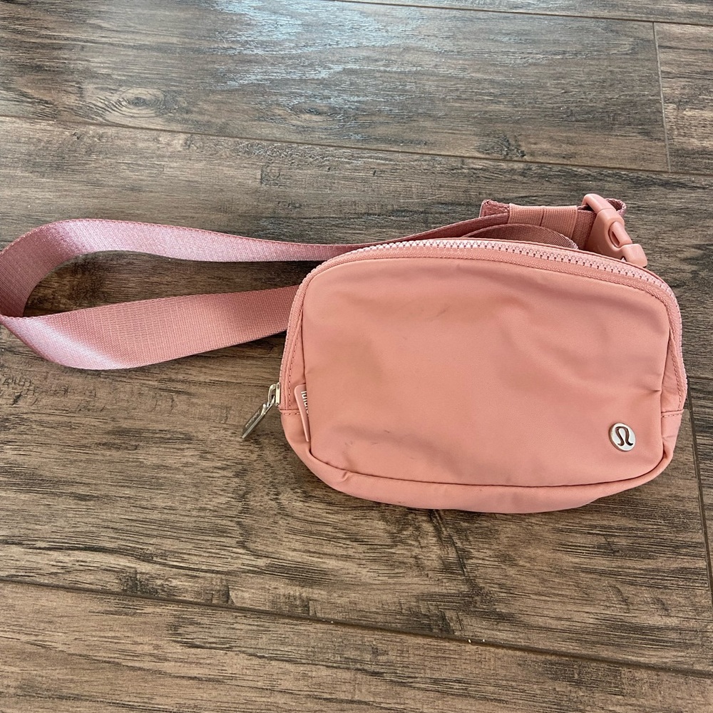 Lululemon belt bag pink pastel 1L